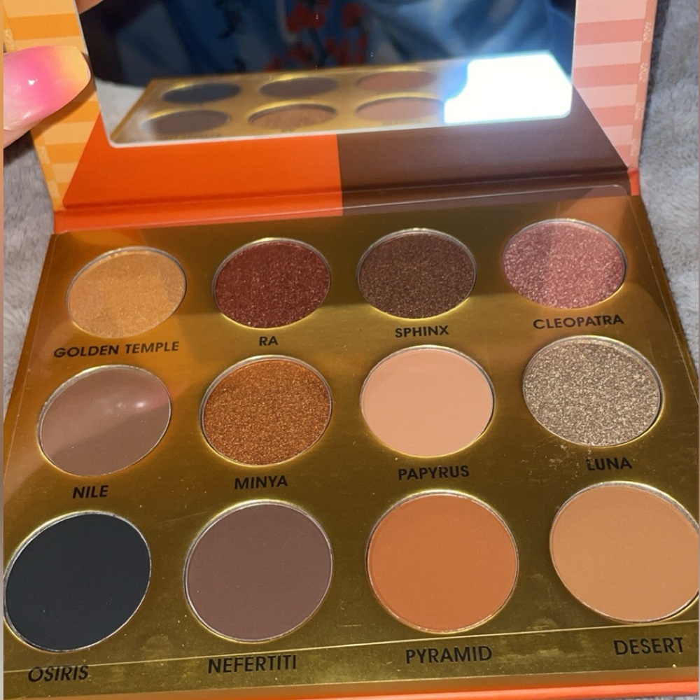 Eye shadow palate from Ebin New York